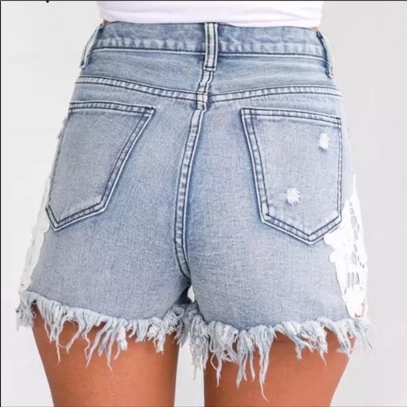 Distressed jean shorts with floral details - Picture 4 of 4